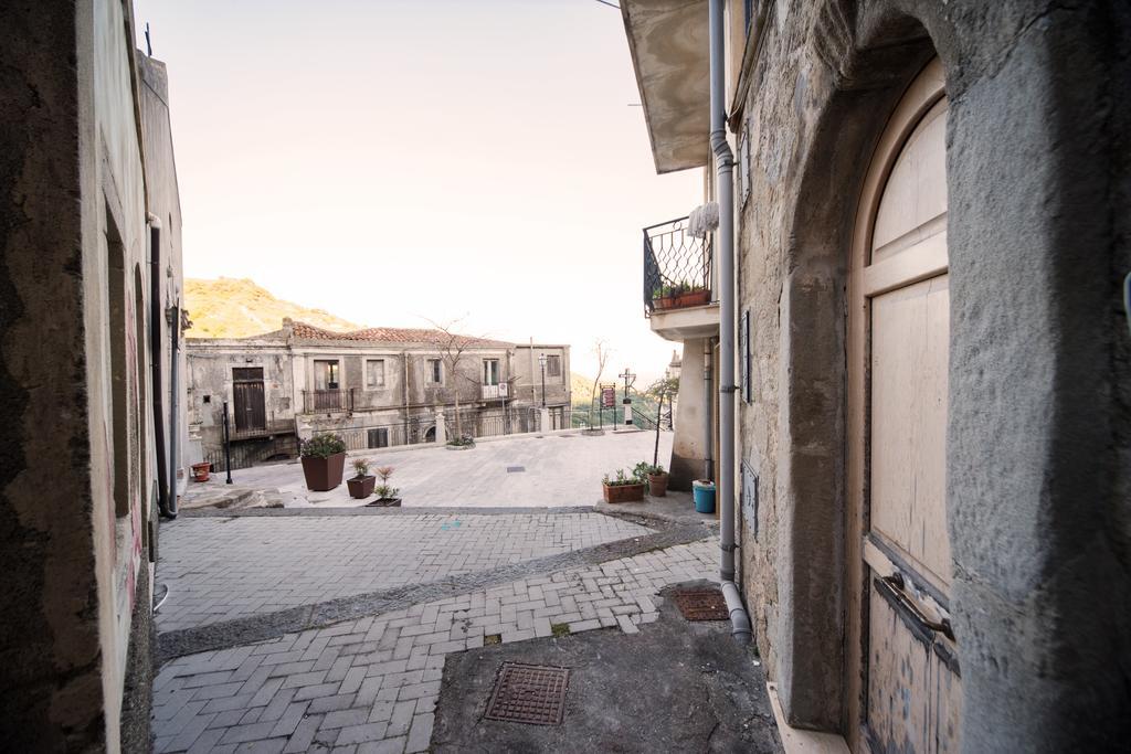 The Clock Houses Borgo Gallodoro Letojanni Exterior foto