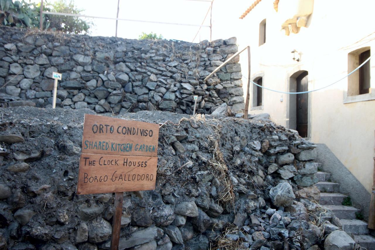 The Clock Houses Borgo Gallodoro Letojanni Exterior foto